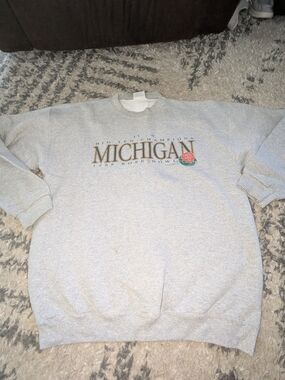 Olympus Light Gray Michigan Rose Bowl Crewneck with Red Rose Graphic